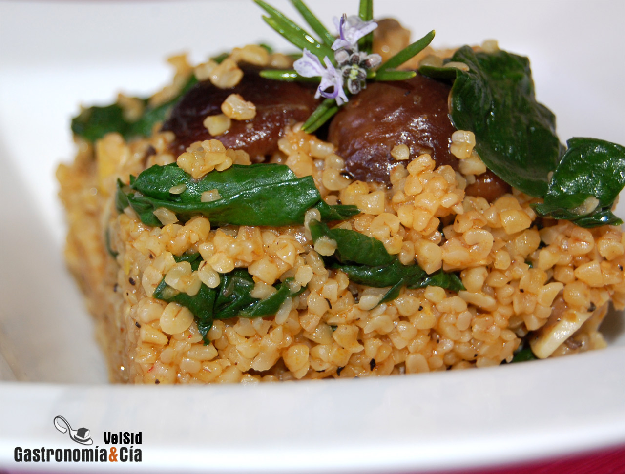Bulgur con setas y espinacas