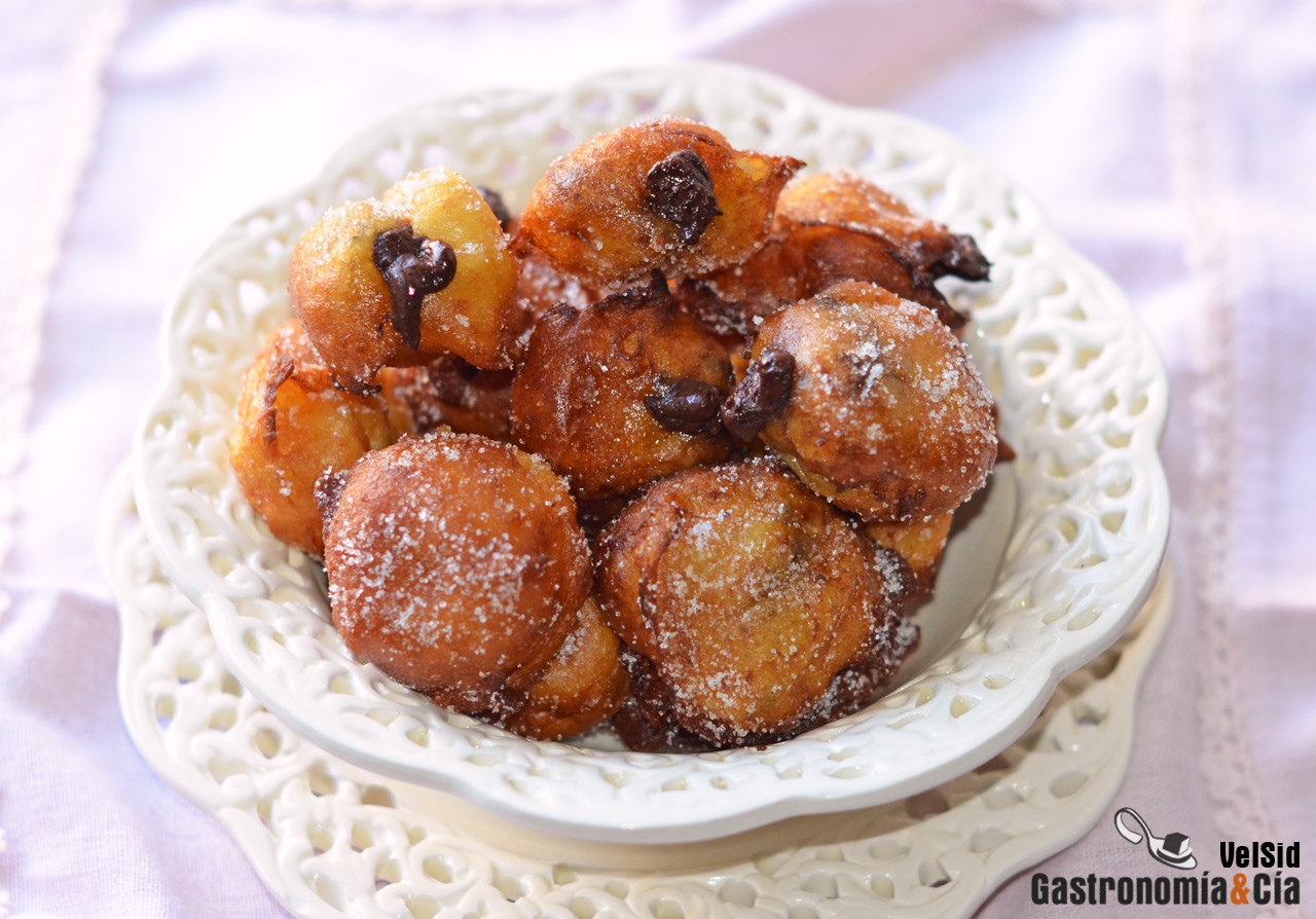 Buñuelos de viento rellenos de chocolate