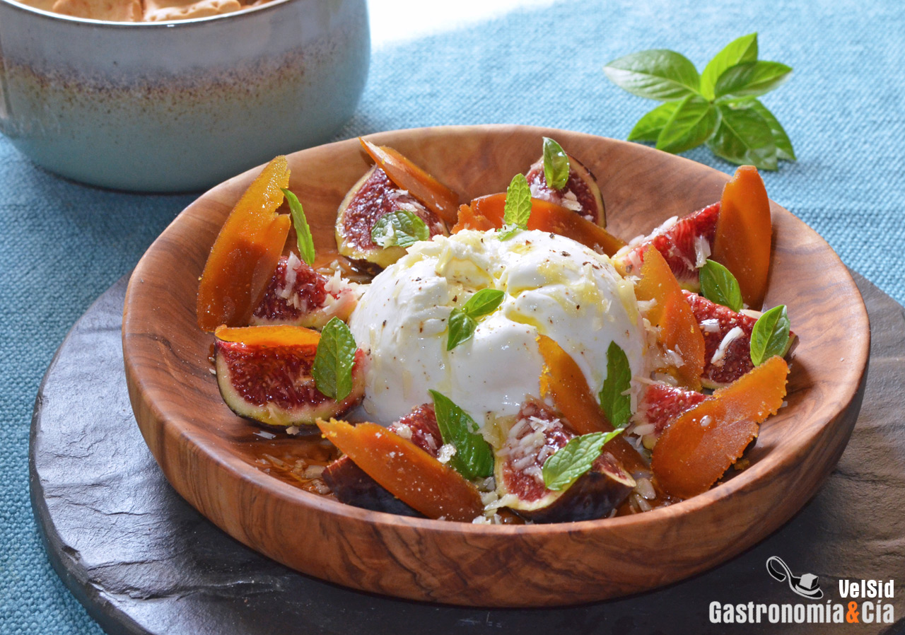 Burrata con higos y botarga ahumada