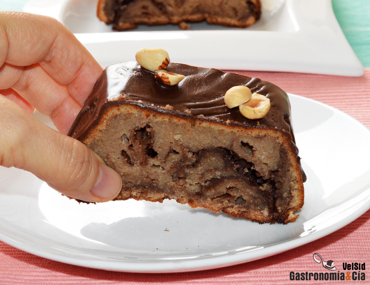 Cake de avellanas y chocolate sin azúcar y sin harinas