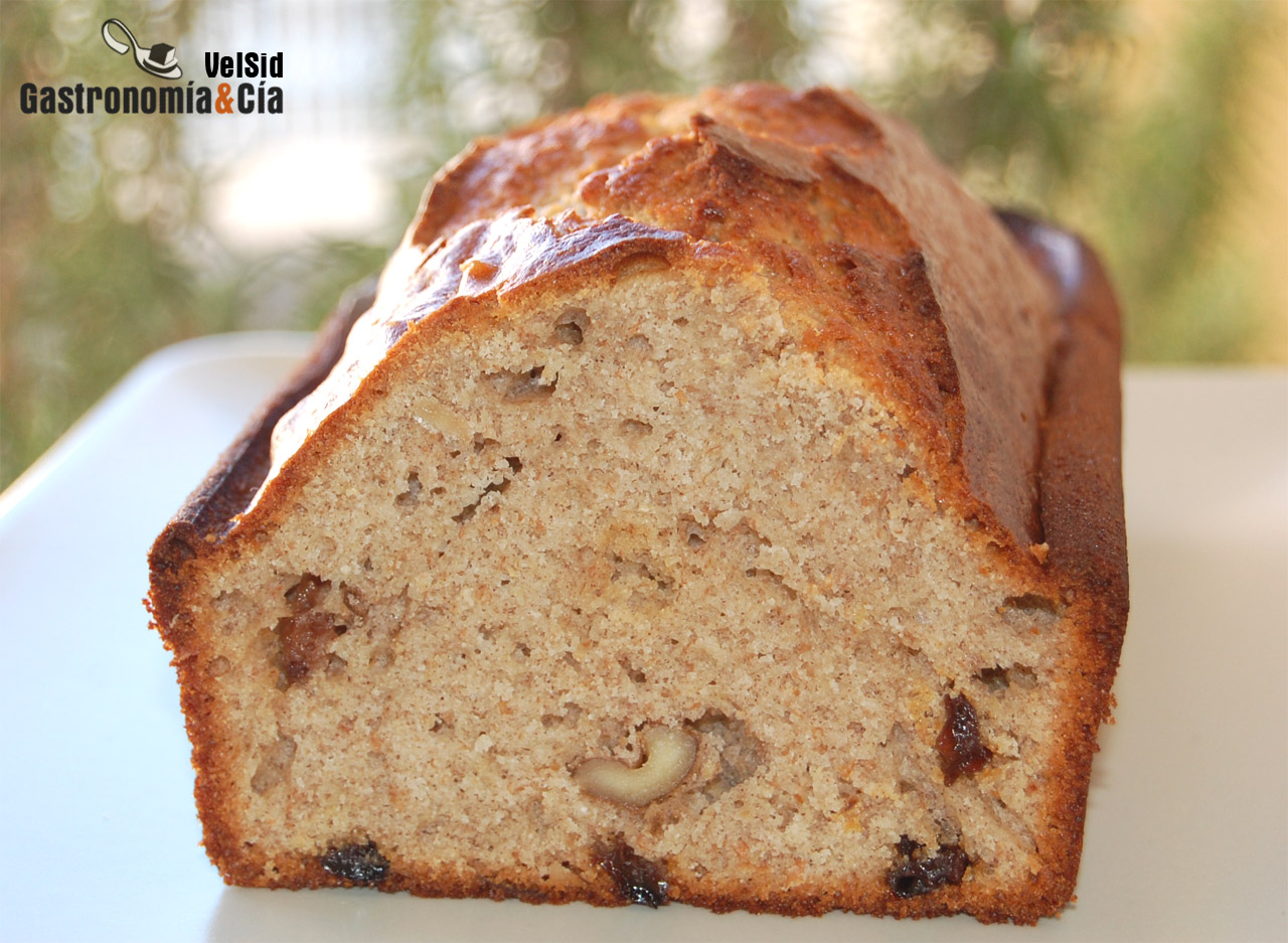 Cake de plátano, nueces y pasas