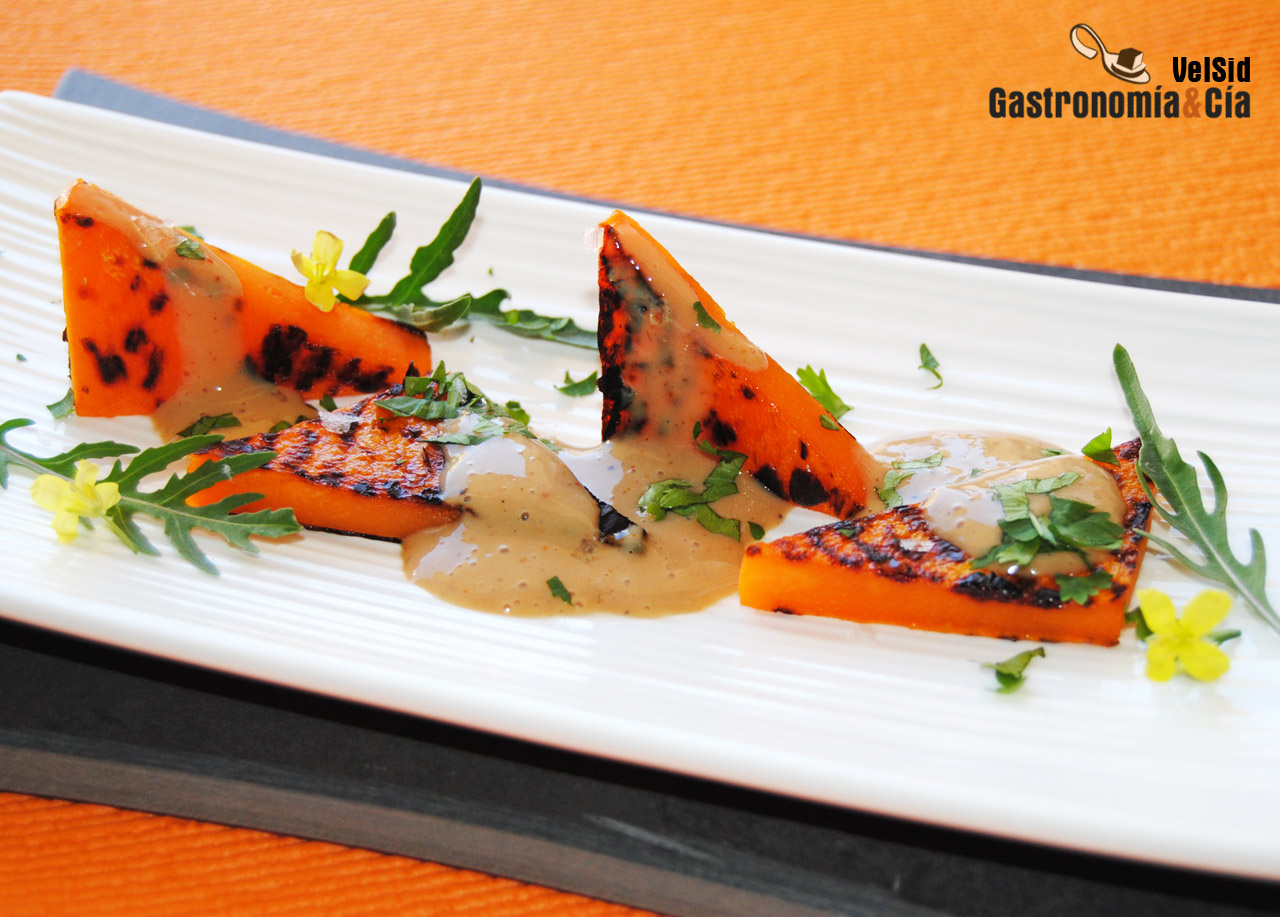 Calabaza a la parrilla con salsa de buttermilk