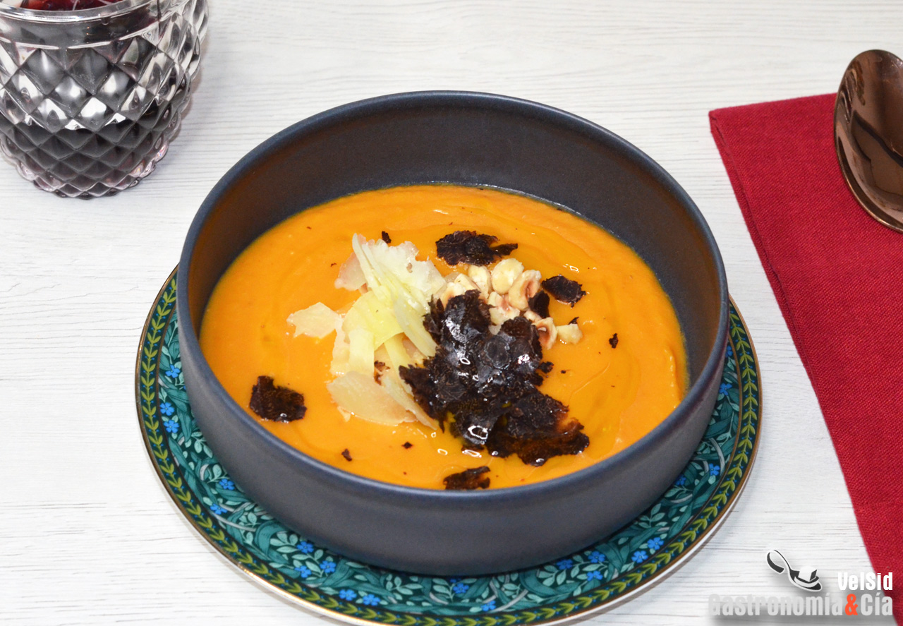 Crema de calabaza con aceite de shiitake, trufa negra y