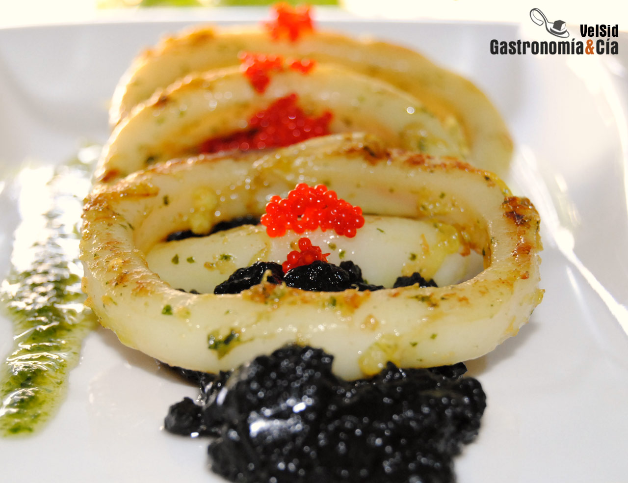 Calamares con cebolla, jengibre y mermelada de tinta de