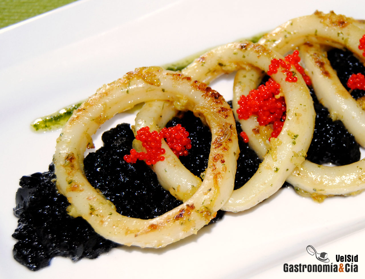 Calamares con cebolla, jengibre y mermelada de tinta de