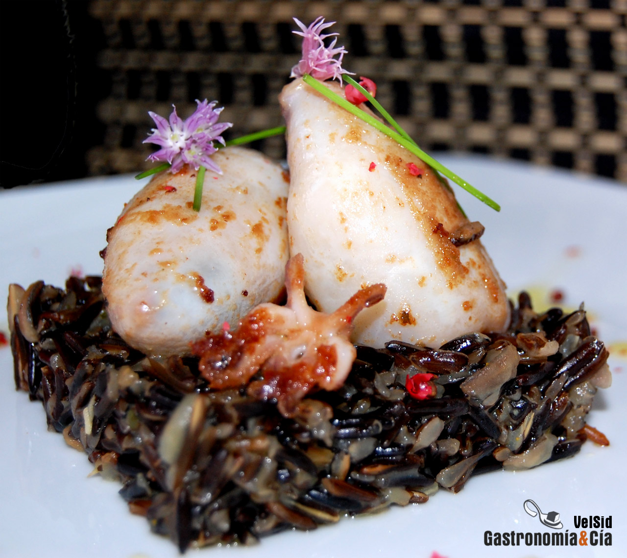 Calamares rellenos con arroz salvaje