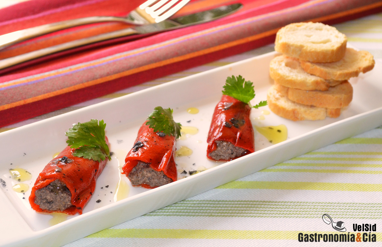 Canapé de pimiento del piquillo con tapenade de nueces