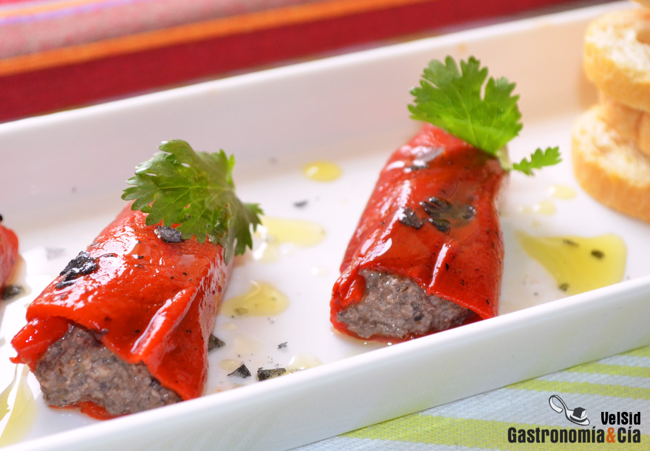 Canapé de pimiento del piquillo con tapenade de nueces