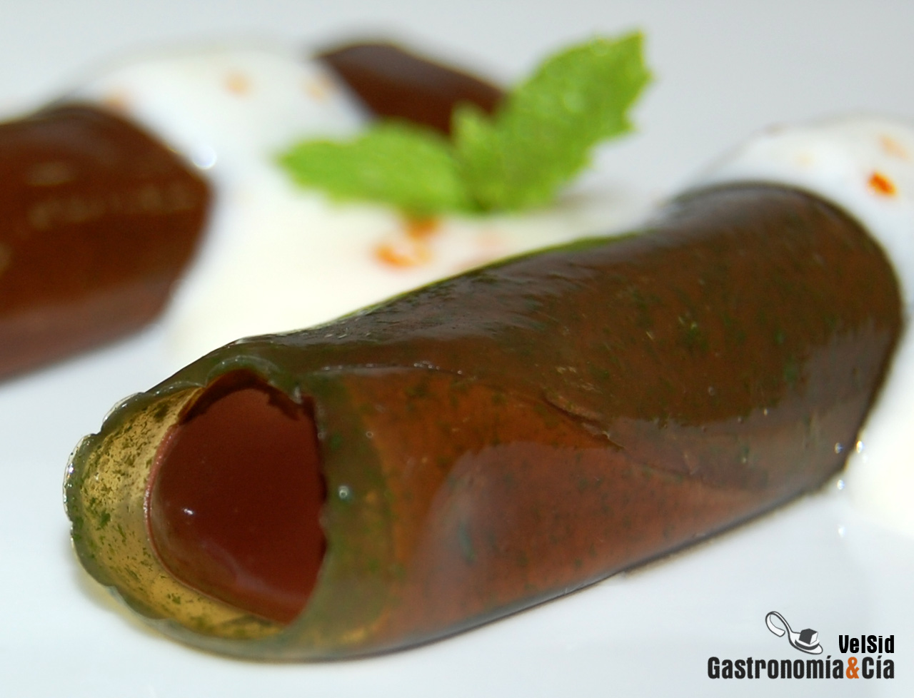 Canelones de gelatina de cilantro con ganache y crema d