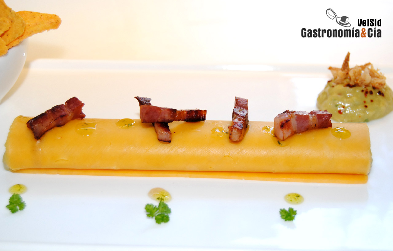 Canelones de guacamole y cheddar