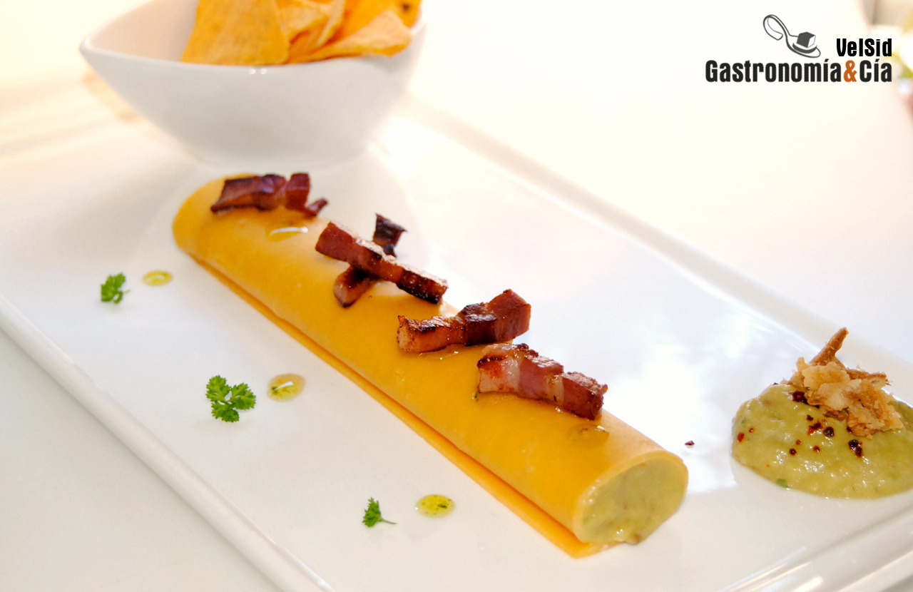 Canelones de guacamole y cheddar