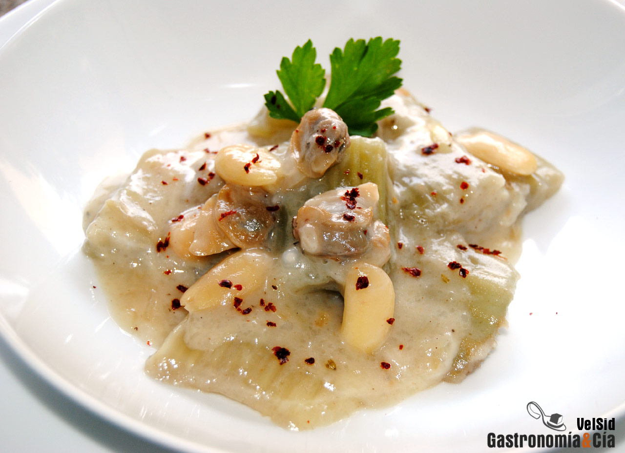 Cardos con almejas y almendras