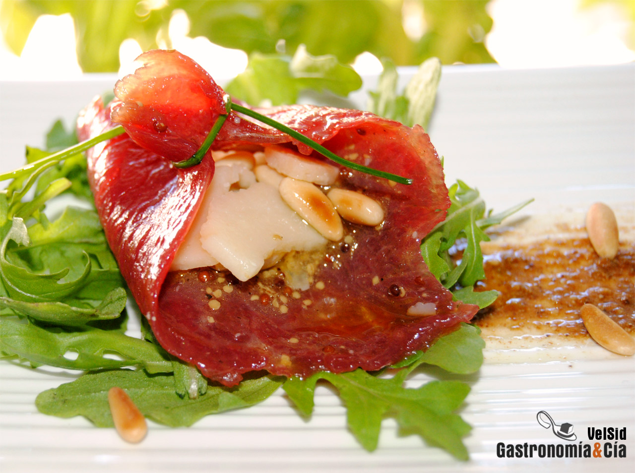 Carpaccio con vinagreta de mostaza