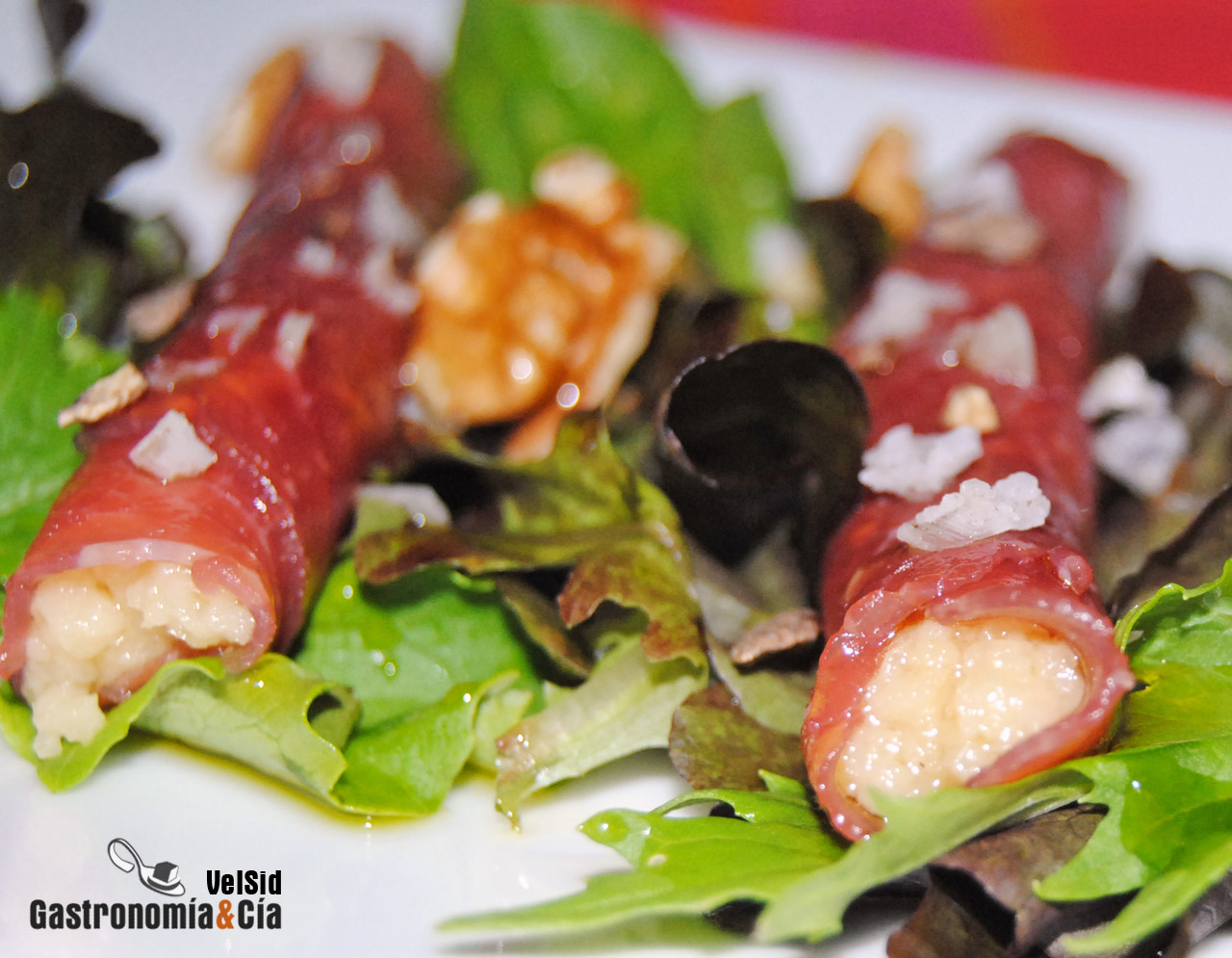 Carpaccio relleno de paté de ajo asado y queso ahumado