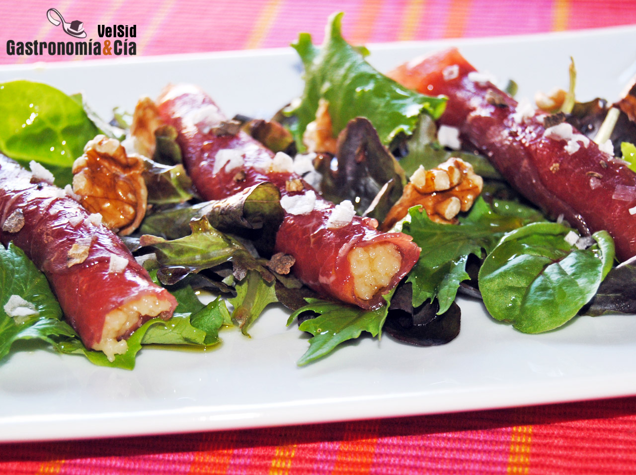 Carpaccio relleno de paté de ajo asado y queso ahumado