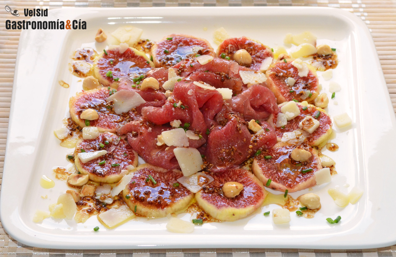 Carpaccio de ternera con higos y vinagreta de mostaza