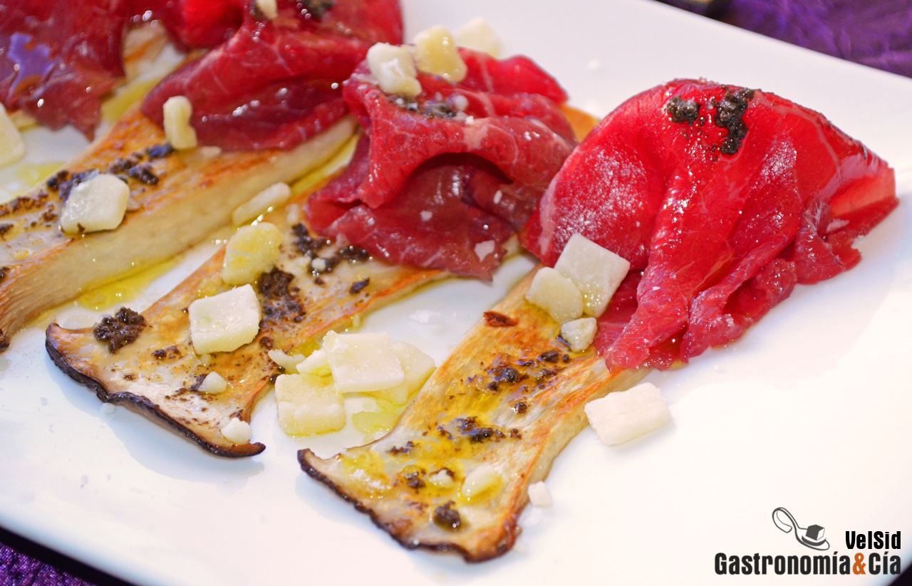 Carpaccio de buey con setas confitadas y trufa negra
