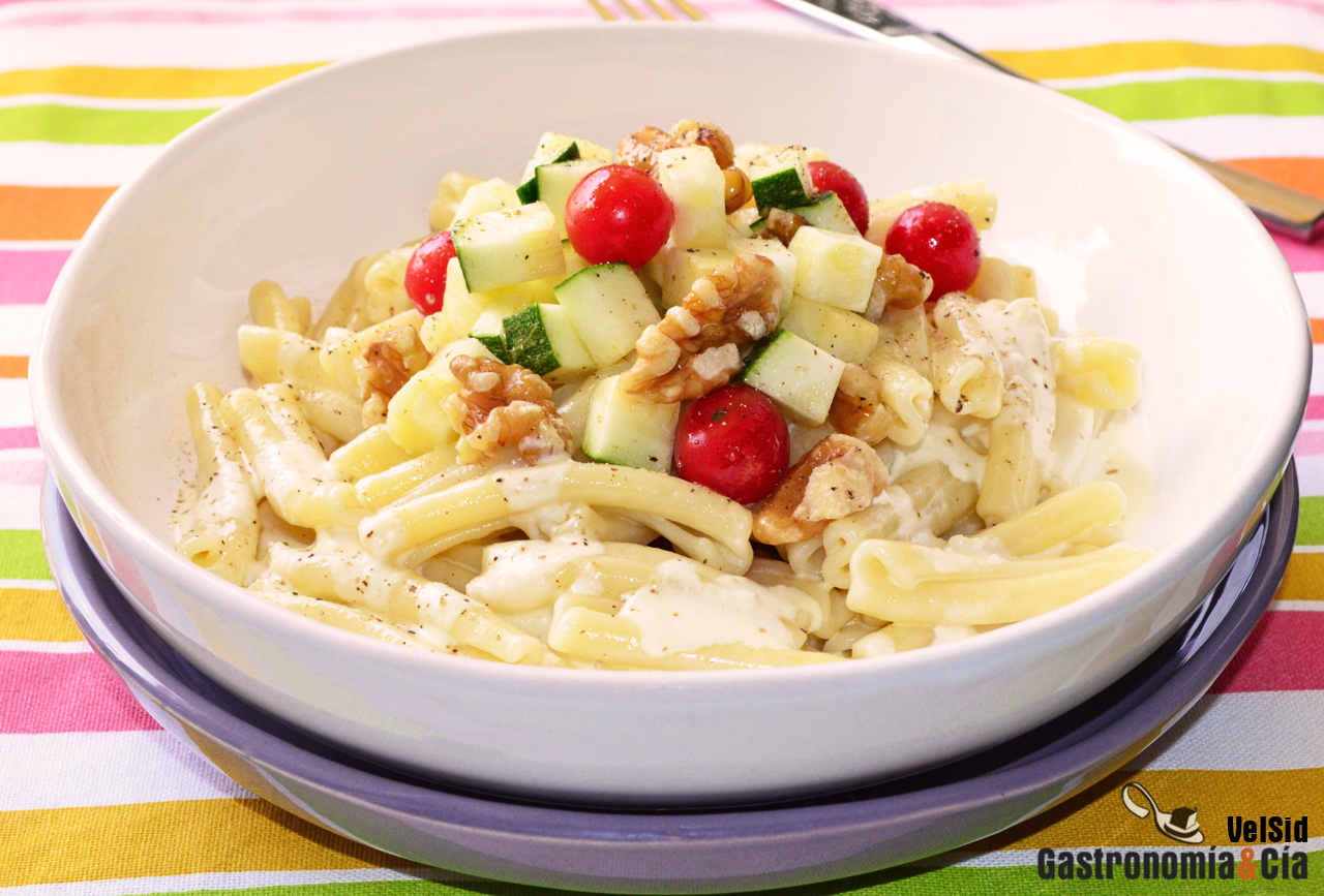 Pasta con calabacín, crème fraîche, parmesano y trufa