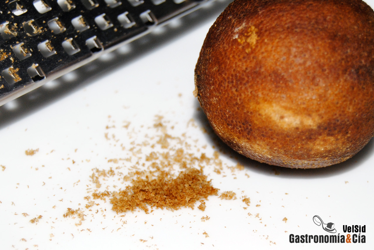 Carpaccio de champiñones, tomate concasse y salsa de pi