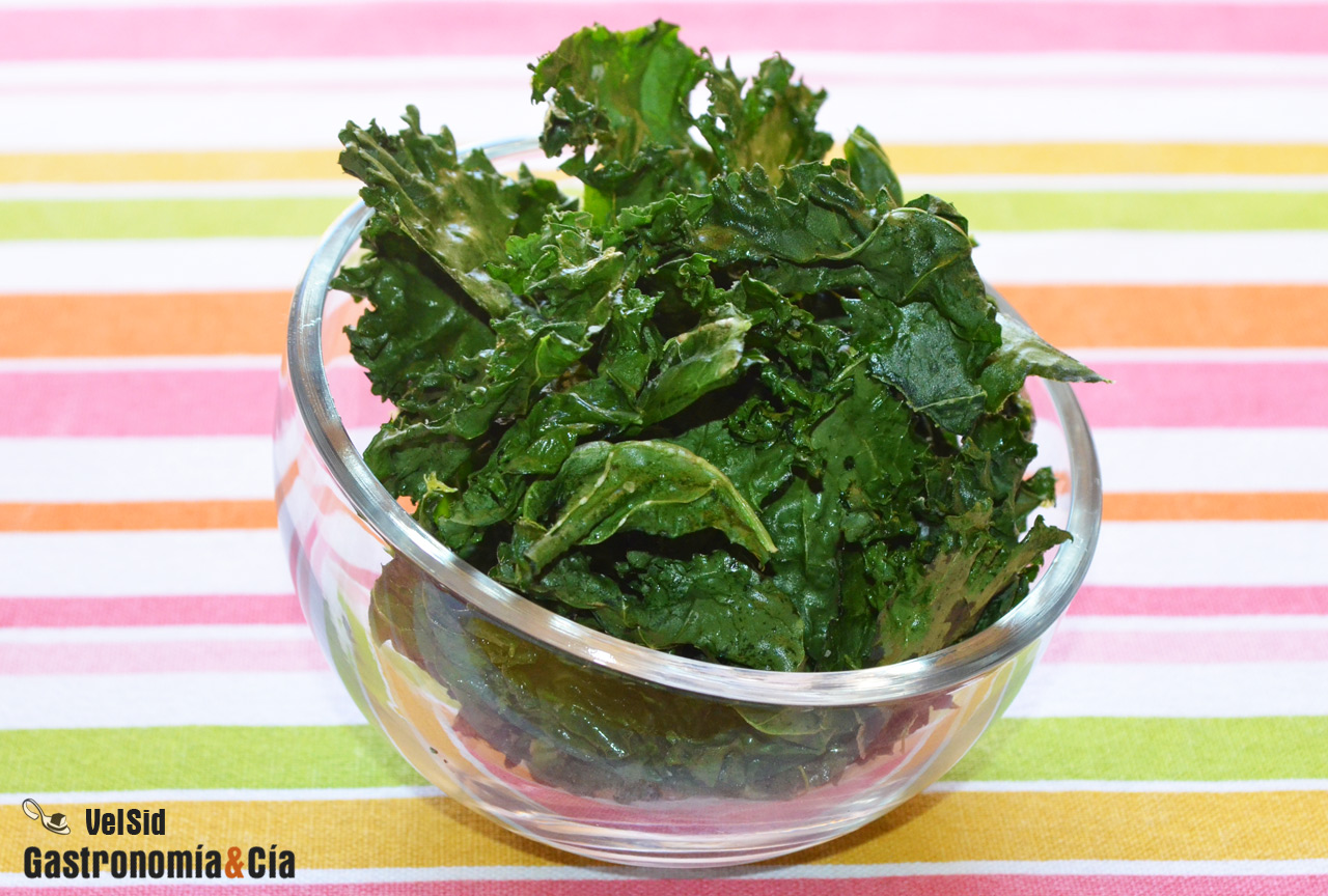 Cómo hacer chips de kale en el microondas