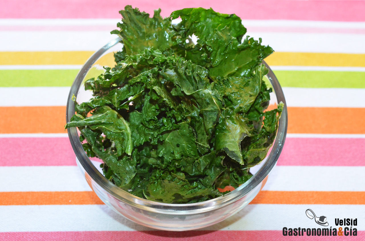 Cómo hacer chips de kale en el microondas