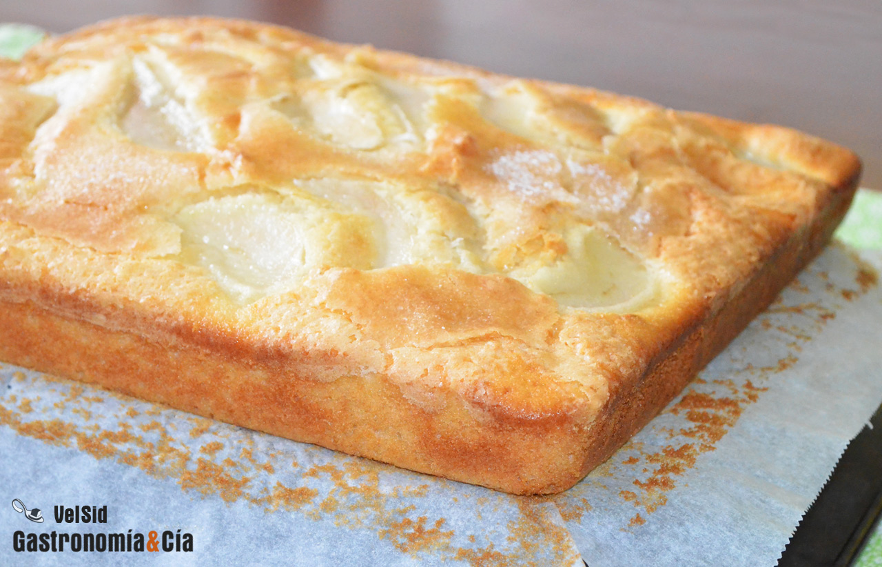 Coca de llanda con peras y anís