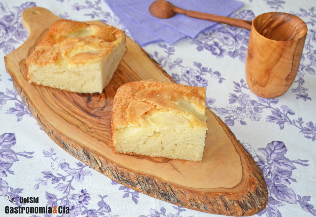 Coca de llanda con peras y anís
