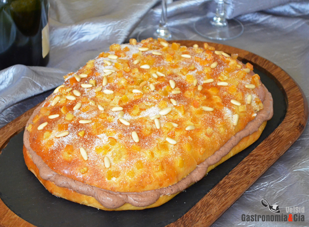 Coca de San Juan de chocolate y naranja