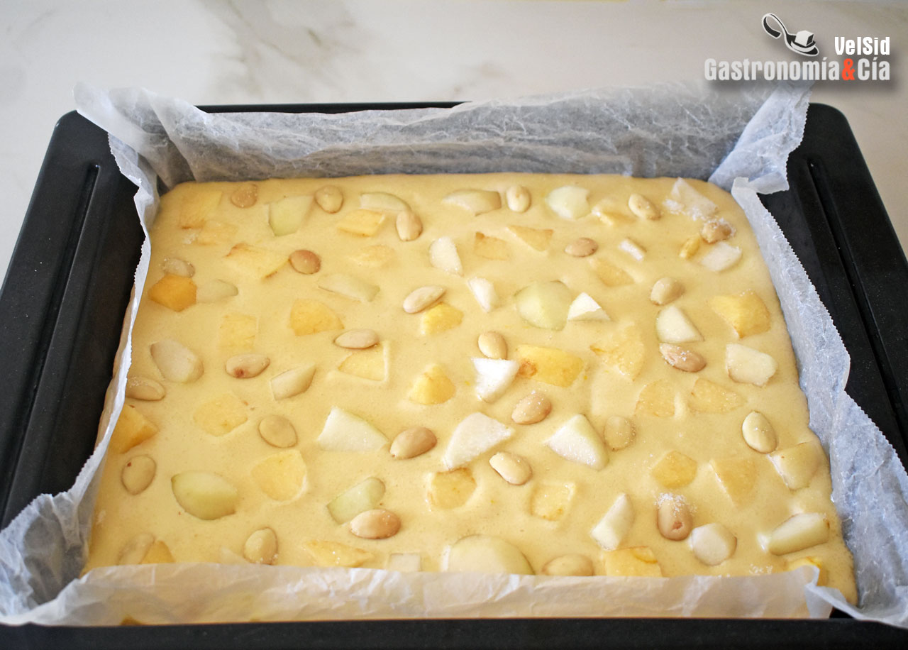 Coca boba de manzana y almendra