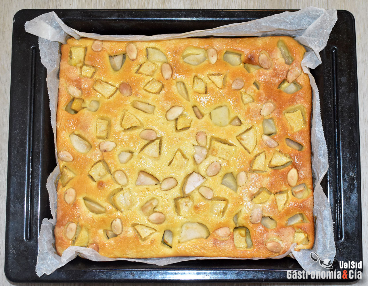 Coca boba de manzana y almendra