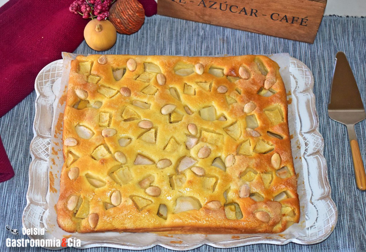 Coca boba de manzana y almendra