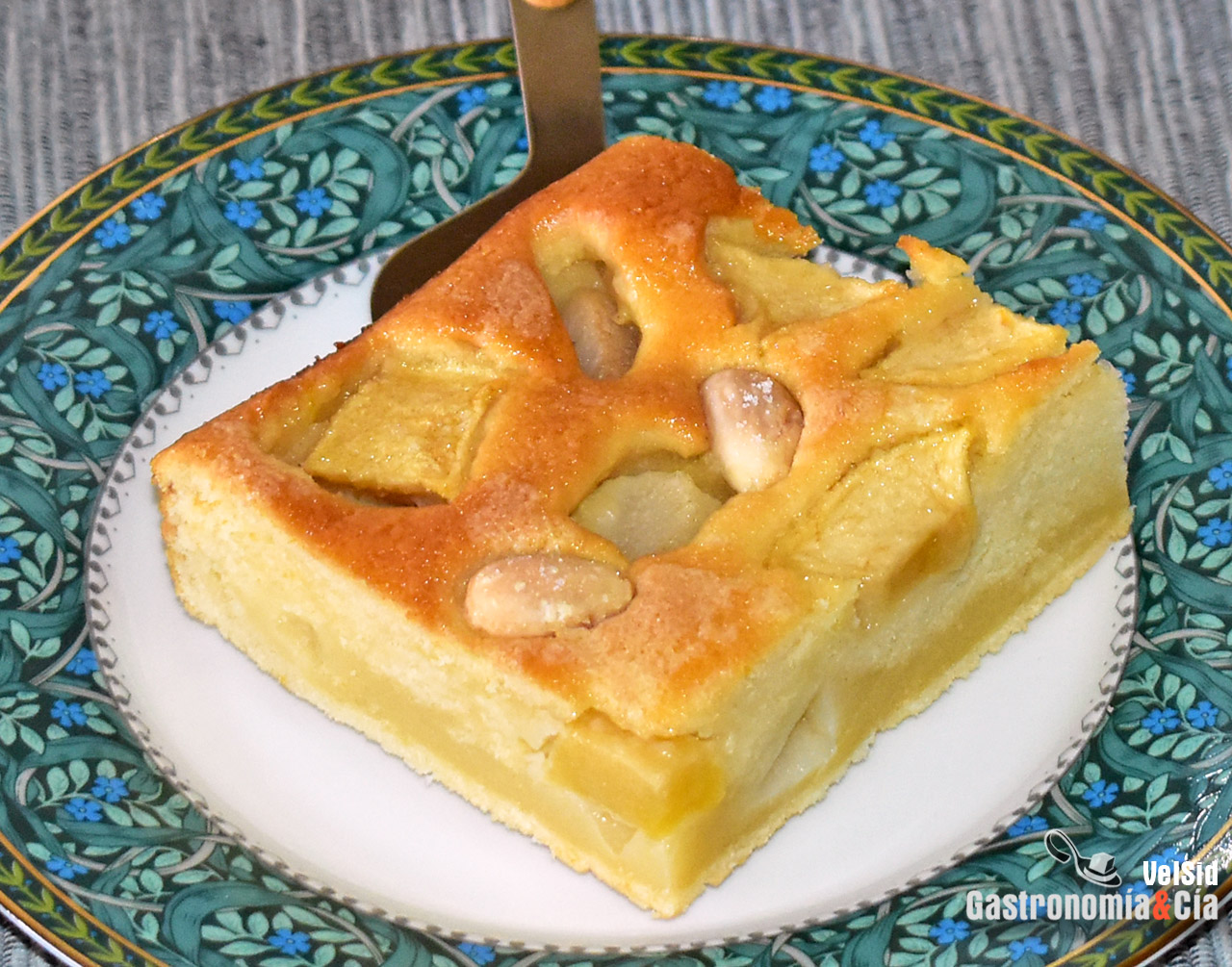 Coca boba de manzana y almendra