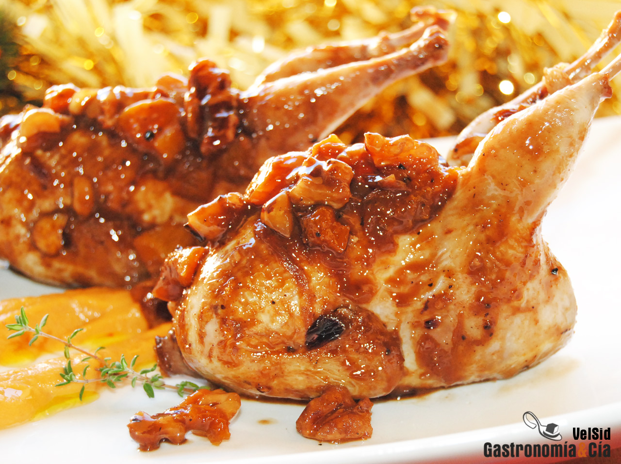 Codornices con frutos secos y calabaza