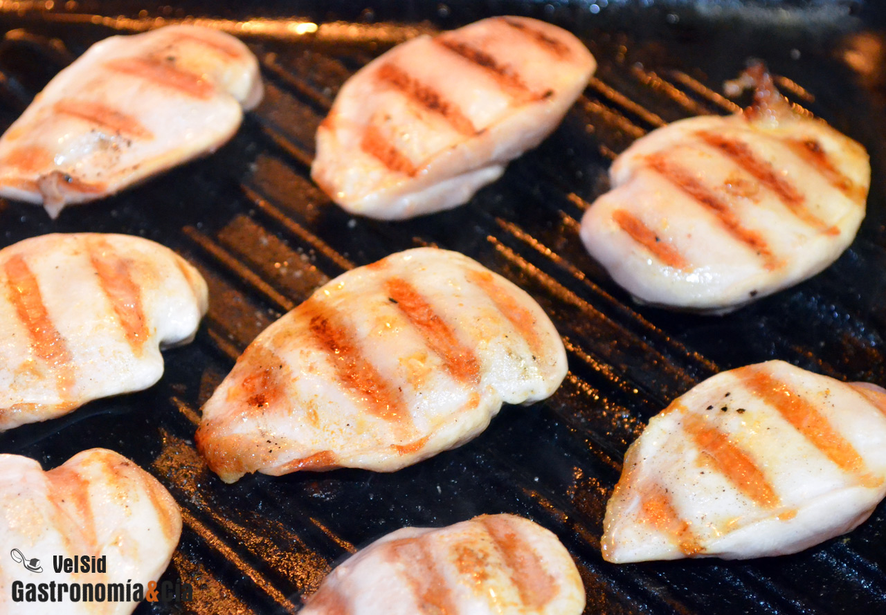 Pechuguita de codorniz con paté de tomate seco y aceitu