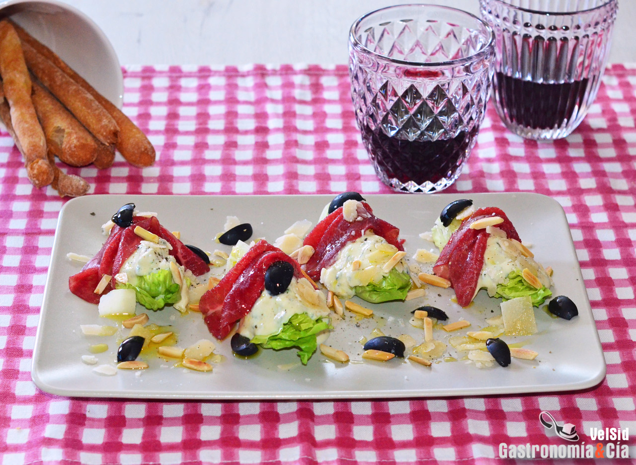 Cogollos de lechuga con carpaccio y mayonesa provenzal