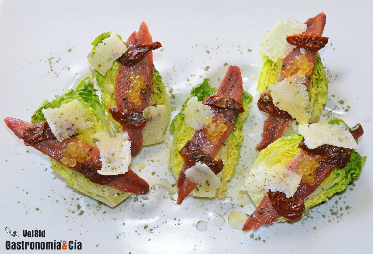 Cogollos con sardinas anchoadas y queso Idiazábal ahuma