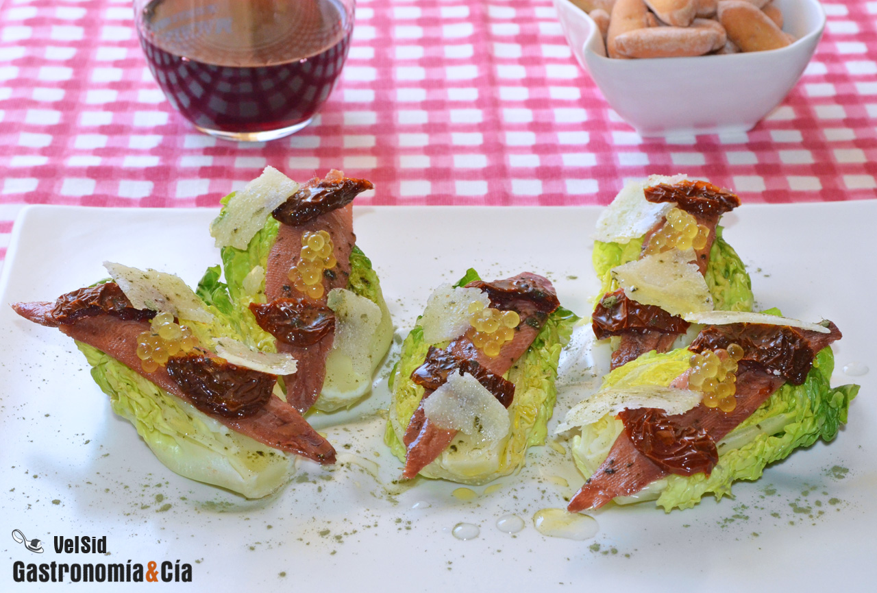 Cogollos con sardinas anchoadas y queso Idiazábal ahuma