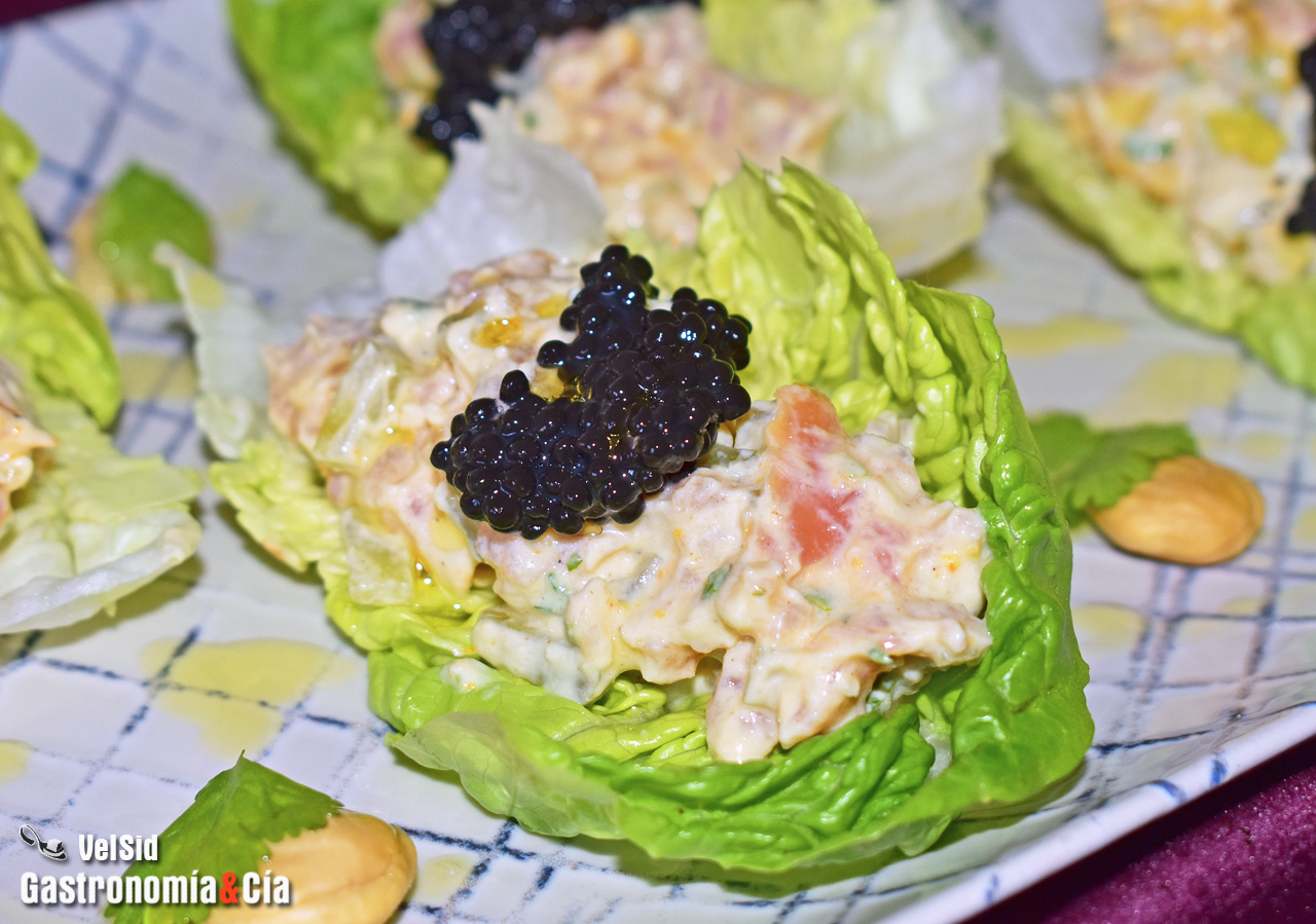 Cogollos con rillettes de salmón