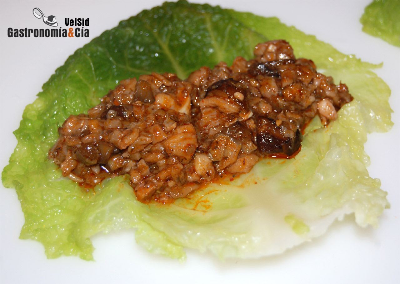 Col rellena de manitas de cerdo y setas