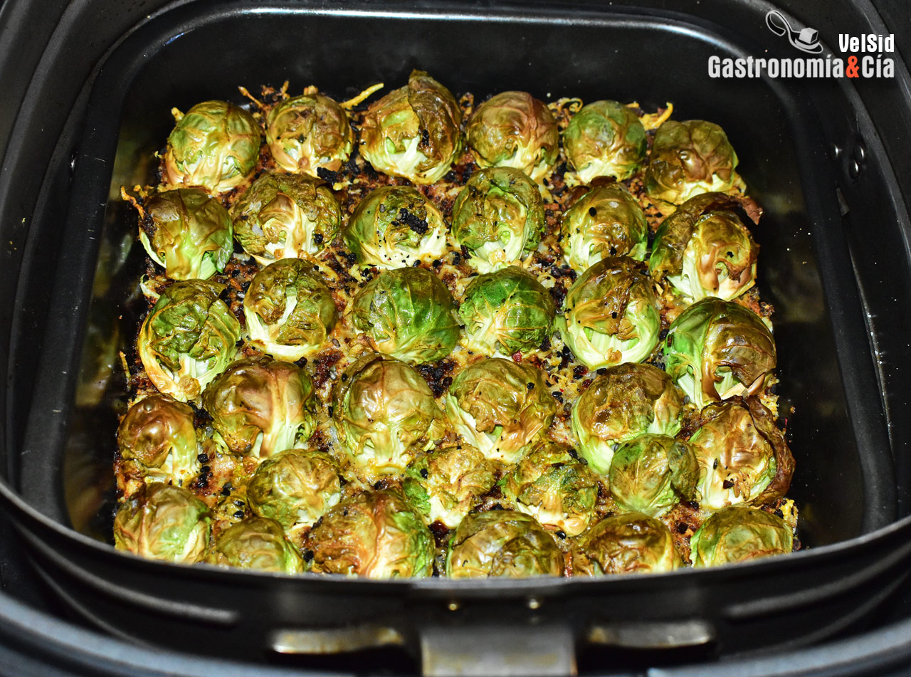 Coles de Bruselas crujientes con parmesano