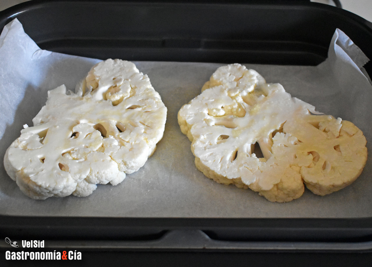 Coliflor asada con ternera 'smash'