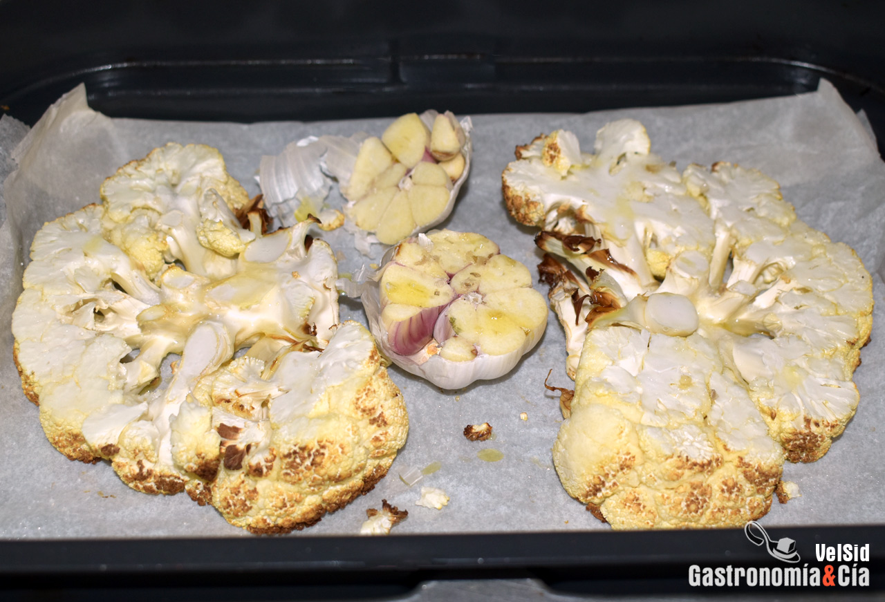 Coliflor asada con ternera 'smash'