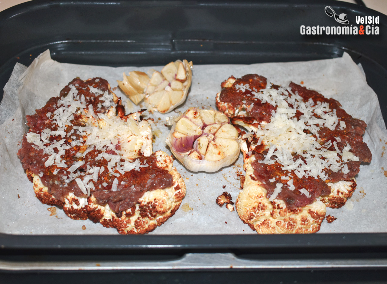 Coliflor asada con ternera 'smash'
