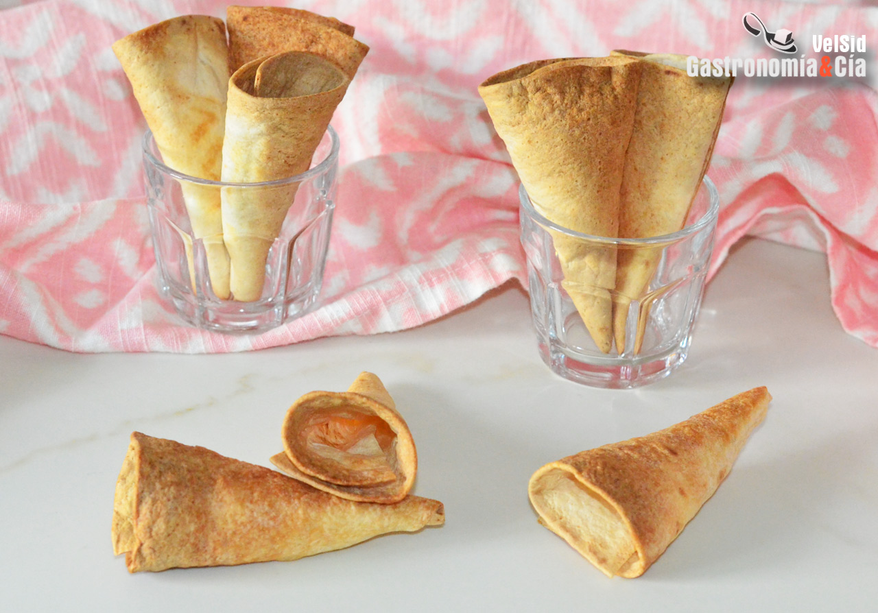 Conos con tortillas mexicanas para aperitivos