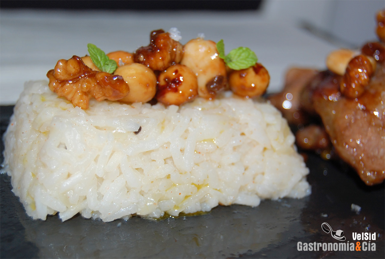 Cordero lechal a la naranja con frutos secos