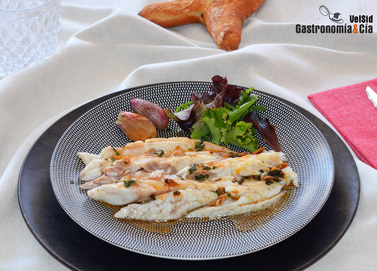 Corvina al horno con jengibre y crema de ajos confitado