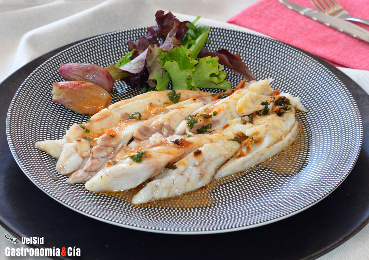 Corvina al horno con jengibre y crema de ajos confitado