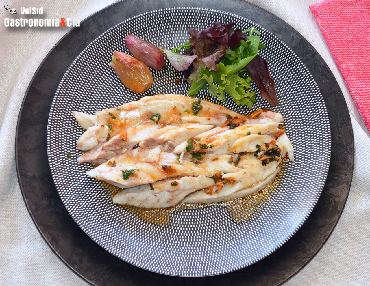 Corvina al horno con jengibre y crema de ajos confitado