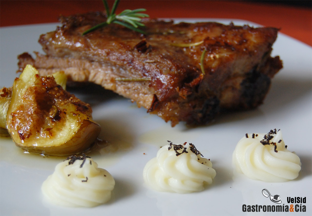 Costillas de cerdo al horno con puré de patata a la vai