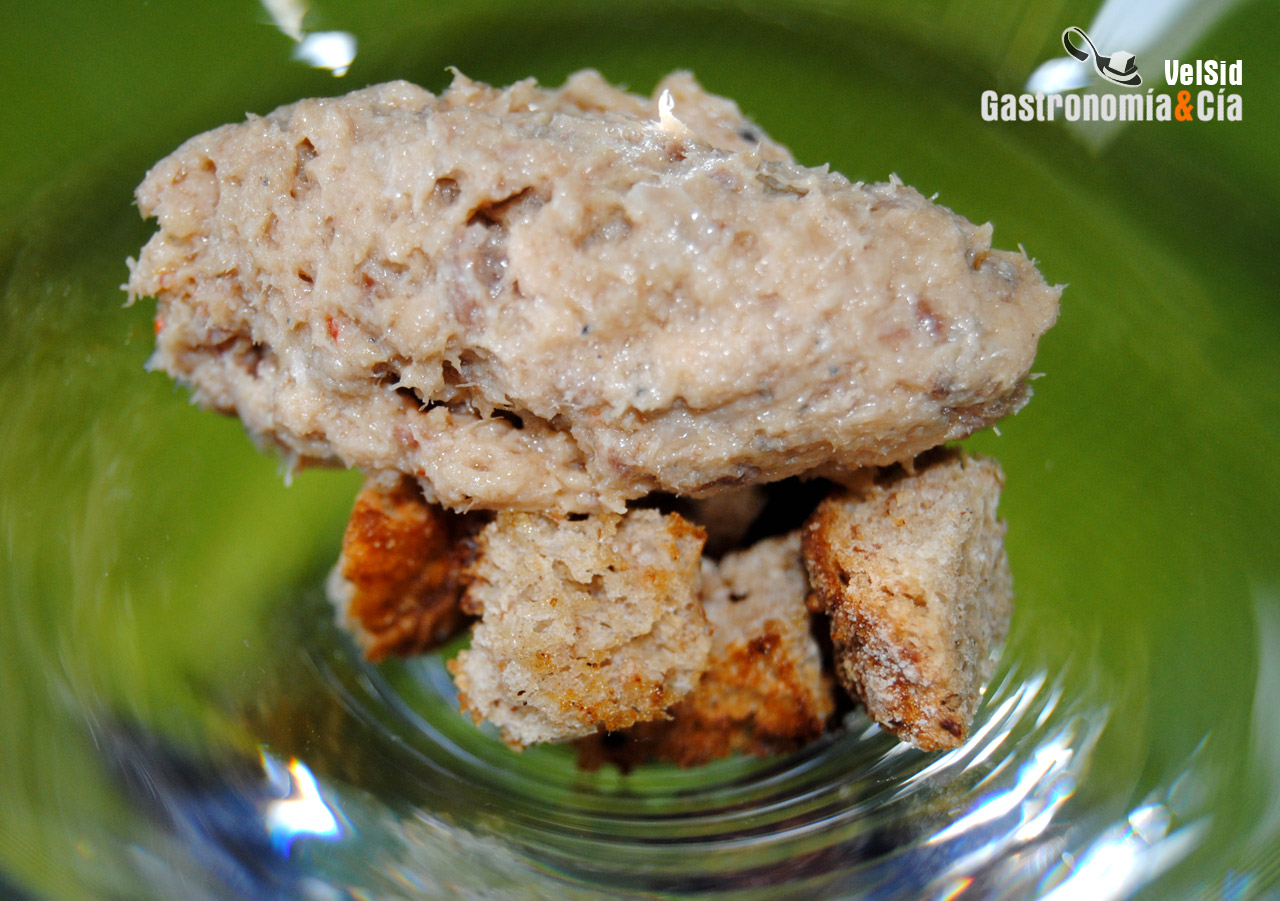 Crema de berros con rillettes de sardinas